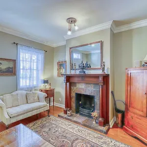 Lark Holiday home