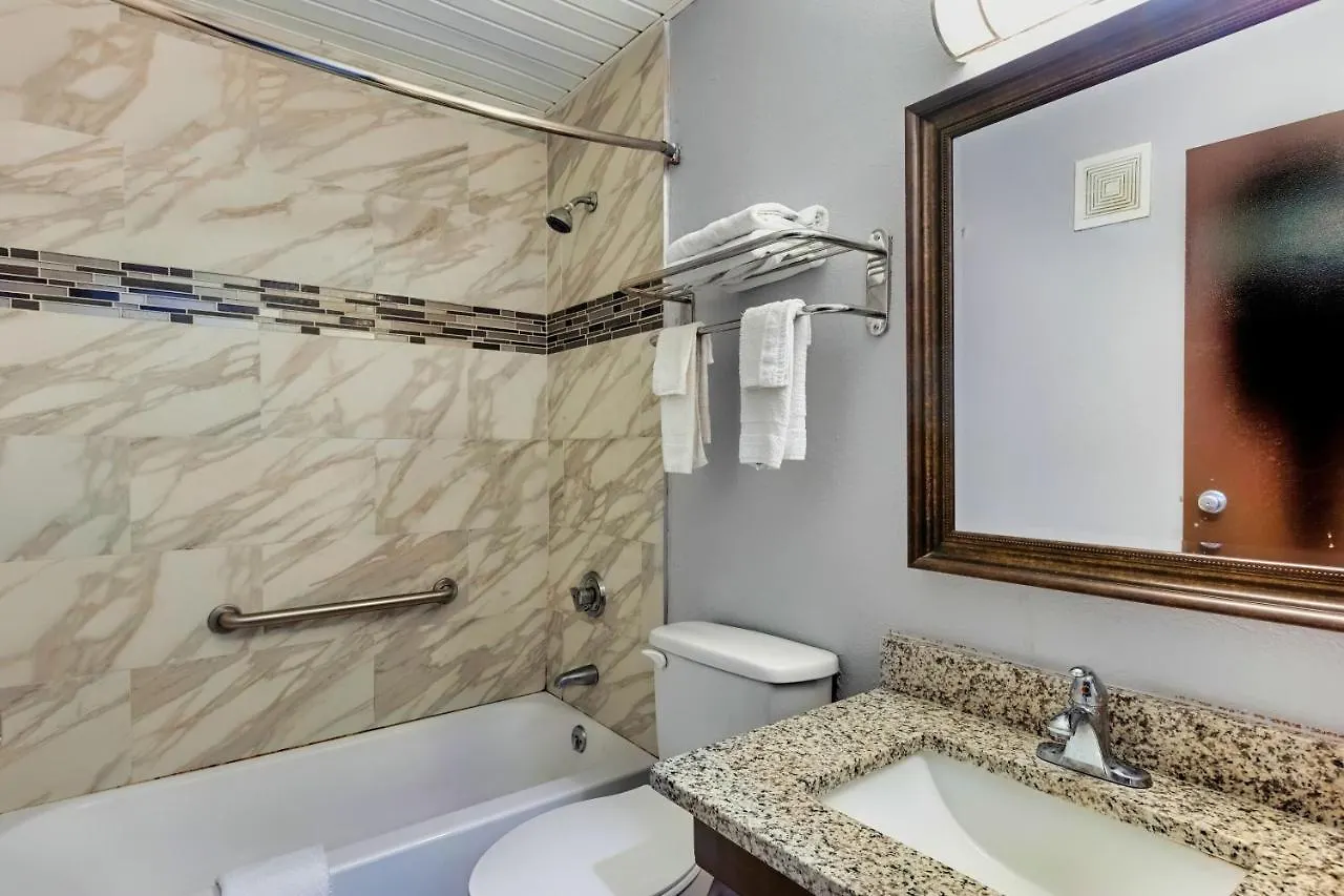 Days Inn By Wyndham Savannah Gateway I-95