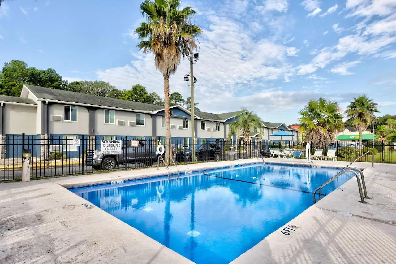Days Inn By Wyndham Savannah Gateway I-95 Georgetown Hotel