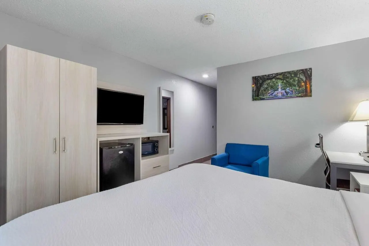 Days Inn By Wyndham Savannah Gateway I-95 Hotel