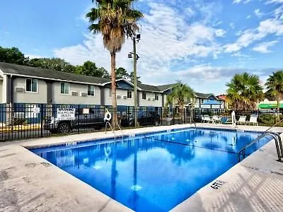 Days Inn By Wyndham Savannah Gateway I-95